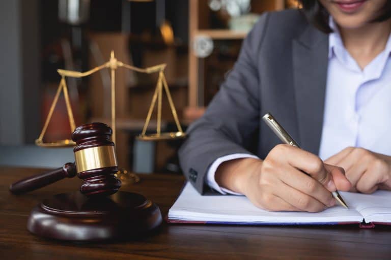 What Things to Consider When Hiring a Personal Business Lawyer