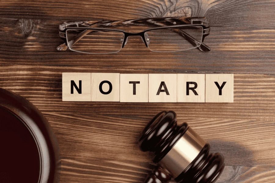 ​​Notary Public vs Lawyer Who to Call for Different Legal Needs